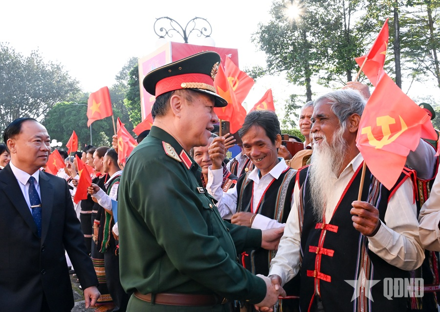 Để Tây Nguyên vững như núi, bền như rừng